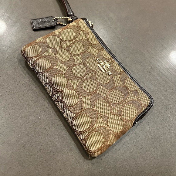 Coach Clutch with zipper - Picture 4 of 4